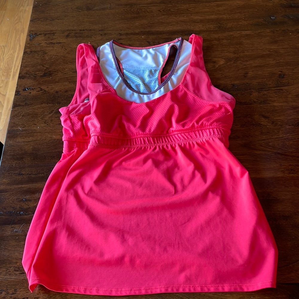 Ladies tennis top, 2 layer attached